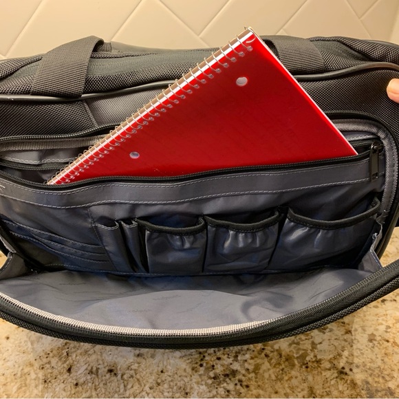 Samsonite black laptop bag with multiple compartments for all business needs. - Picture 5 of 6